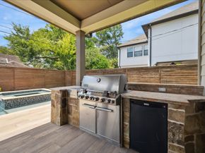 1729 Wakefield Drive, Houston TX 77018