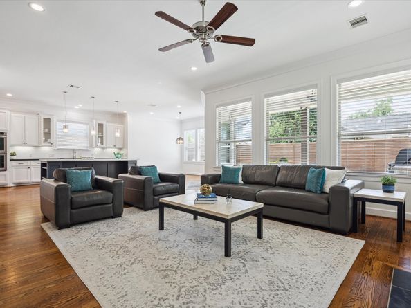 1729 Wakefield Drive, Houston TX 77018