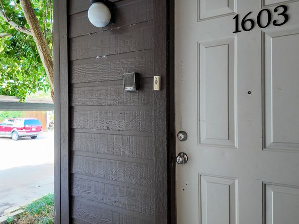 8020 Braesmain Drive 1603, Houston TX 77025