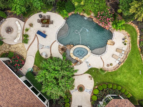 30 W Bracebridge Circle, The Woodlands TX 77382