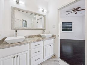 5116 Creekmont Drive, Houston TX 77091