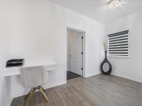 5116 Creekmont Drive, Houston TX 77091