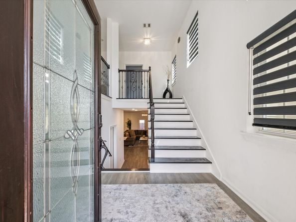 5116 Creekmont Drive, Houston TX 77091