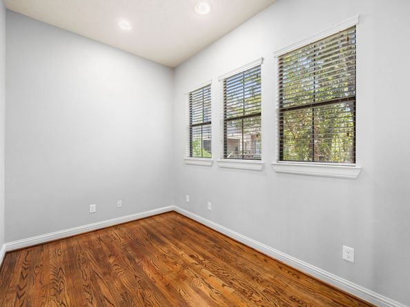 5213 Eigel Street A, Houston TX 77007
