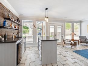 1547 Sue Barnett Drive, Houston TX 77018