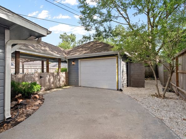 1547 Sue Barnett Drive, Houston TX 77018