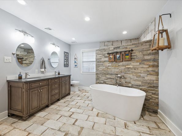1547 Sue Barnett Drive, Houston TX 77018