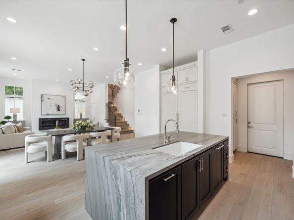 5 Wentworth Green Way, Houston TX 77027