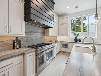 5 Wentworth Green Way