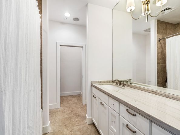 914 Main Street 1201, Houston TX 77002