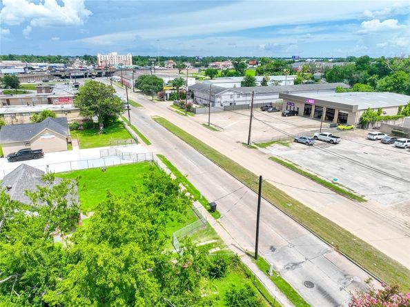313 E Tidwell Road, Houston TX 77022
