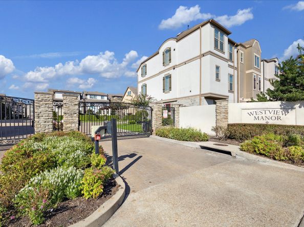 6735 Highclere Manor Lane, Houston TX 77055