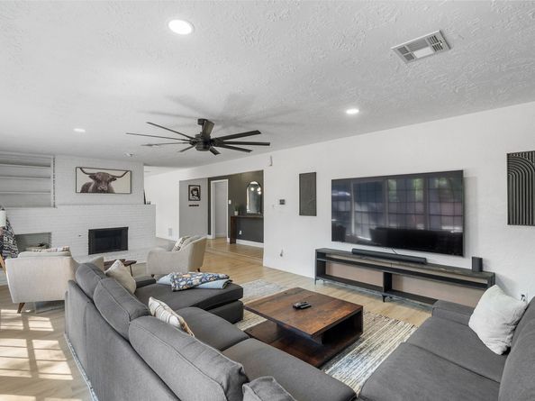 5906 Lawn Lane, Houston TX 77088