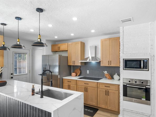 5906 Lawn Lane, Houston TX 77088