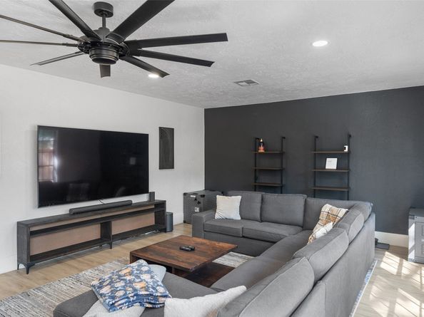 5906 Lawn Lane, Houston TX 77088