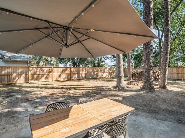 5906 Lawn Lane, Houston TX 77088
