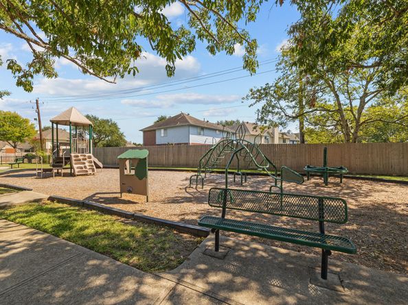 4335 Alysheba Lane, Friendswood TX 77546