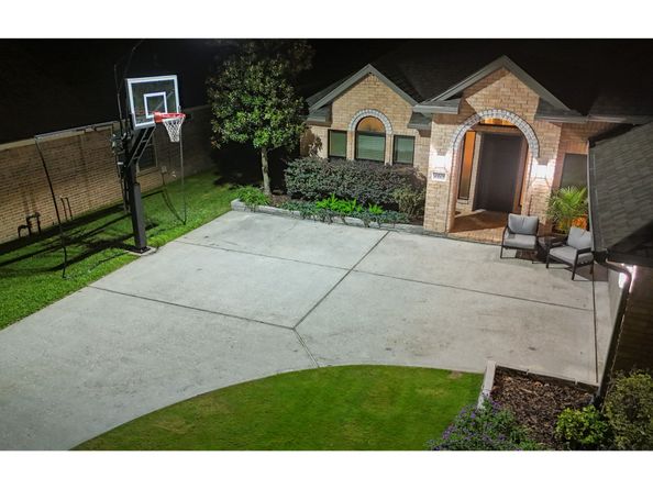 1319 Pine Trl, Tomball TX 77375