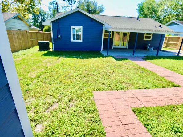 7118 Edgemoor Drive, Houston TX 77074