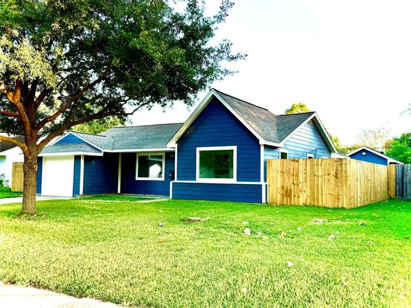 7118 Edgemoor Drive, Houston TX 77074