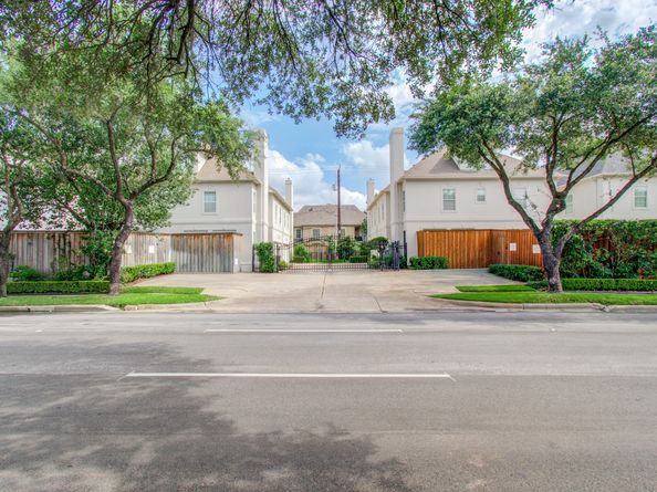2214 W Holcombe Boulevard, Houston TX 77030