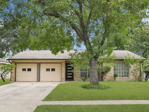 1202 Glen Echo Drive, Houston TX 77088