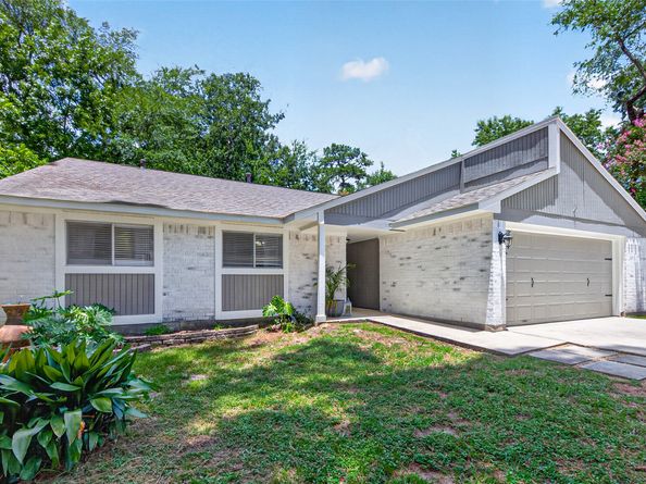 1 Still Glen Court, The Woodlands TX 77381