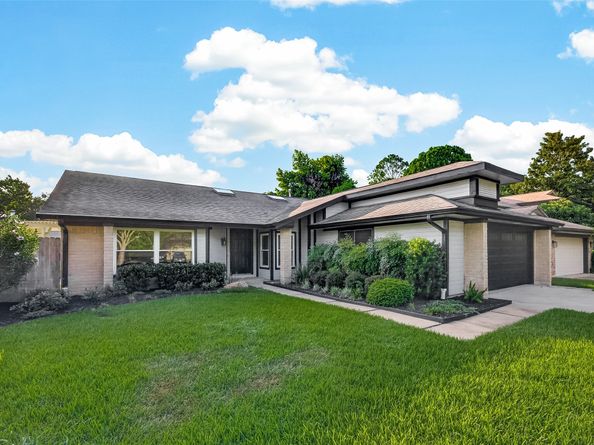 2119 Braesmeadow Lane, Sugar Land TX 77479