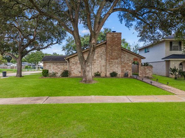 2210 Joel Wheaton Road, Houston TX 77077