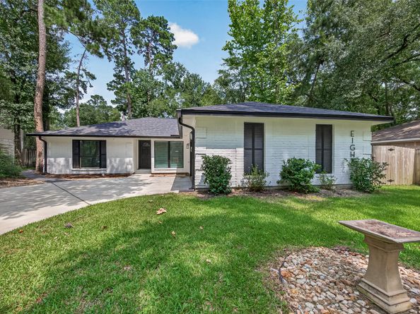8 N Brook Pebble Court, The Woodlands TX 77380
