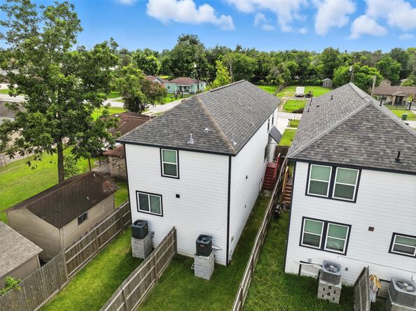 4112 Majestic Street B, Houston TX 77026