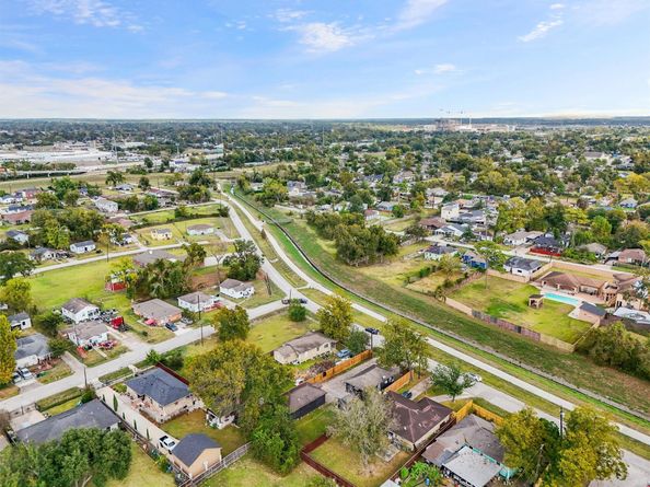 4611 W Hunting Street, Houston TX 77026