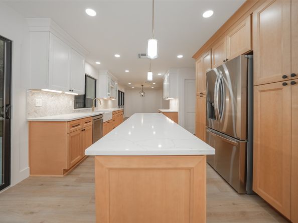 203 S Pathfinders Circle, The Woodlands TX 77381