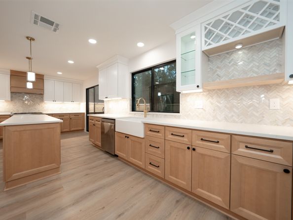 203 S Pathfinders Circle, The Woodlands TX 77381