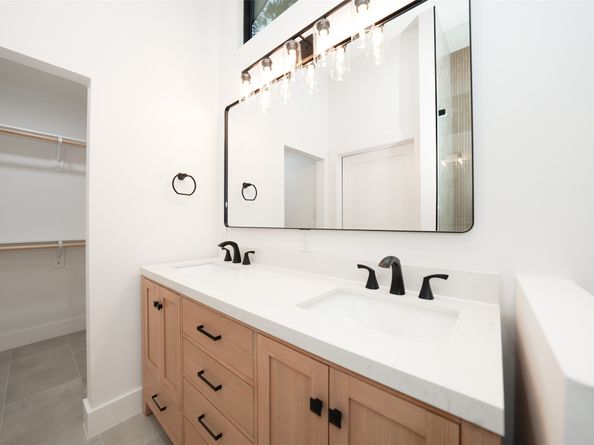 203 S Pathfinders Circle, The Woodlands TX 77381