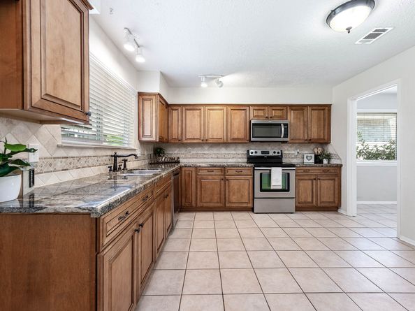 17102 Coachmaker Drive, Friendswood TX 77546