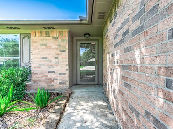 17102 Coachmaker Drive, Friendswood TX 77546