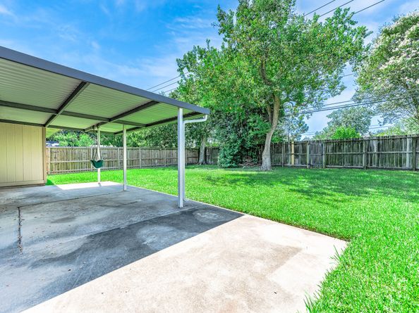 17102 Coachmaker Drive, Friendswood TX 77546