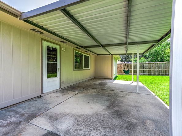 17102 Coachmaker Drive, Friendswood TX 77546