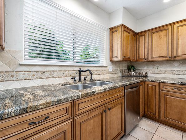 17102 Coachmaker Drive, Friendswood TX 77546