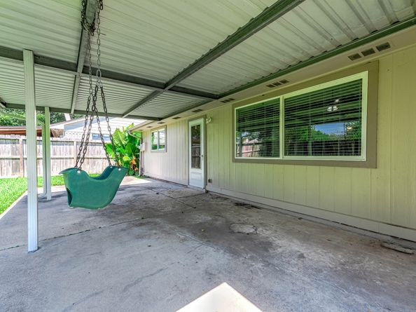 17102 Coachmaker Drive, Friendswood TX 77546