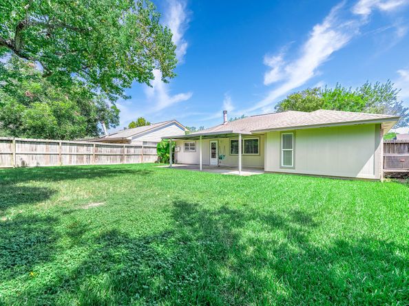 17102 Coachmaker Drive, Friendswood TX 77546