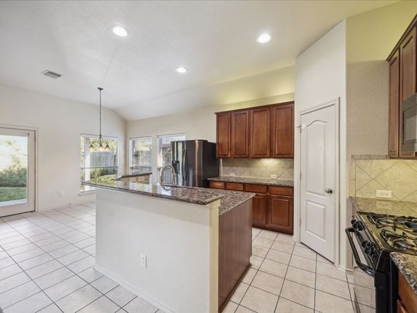 28414 Madelin Manor Lane, Spring TX 77386