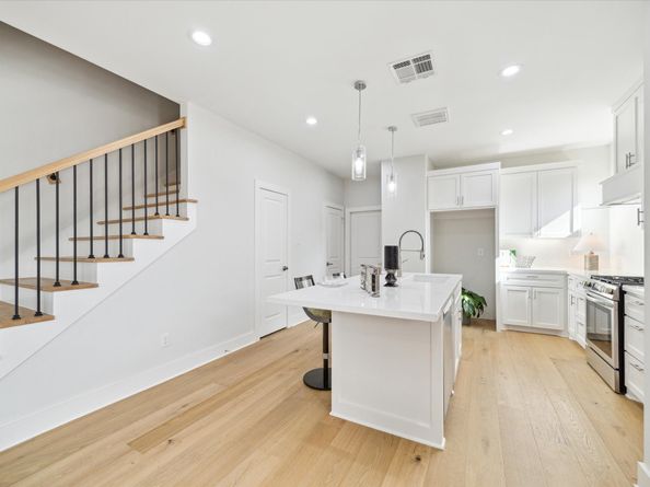 2207 Stevens St, Houston TX 77026