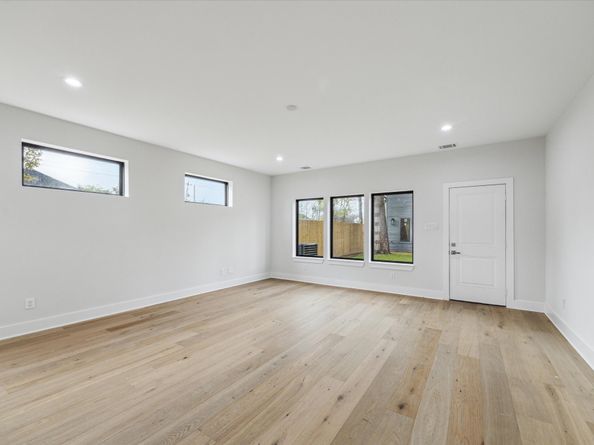 2207 Stevens St, Houston TX 77026