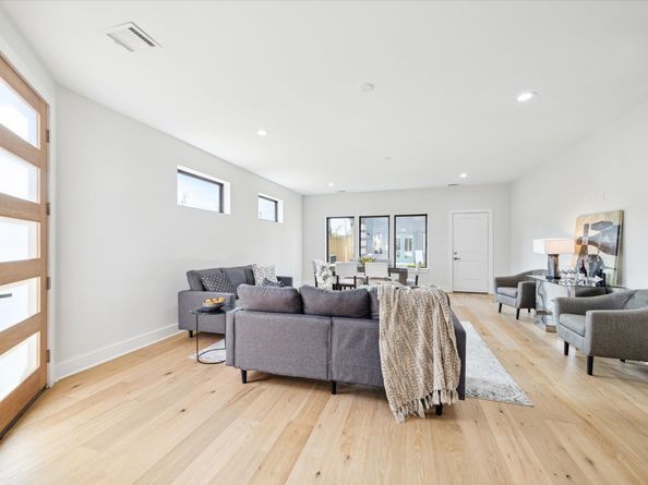 2207 Stevens St, Houston TX 77026