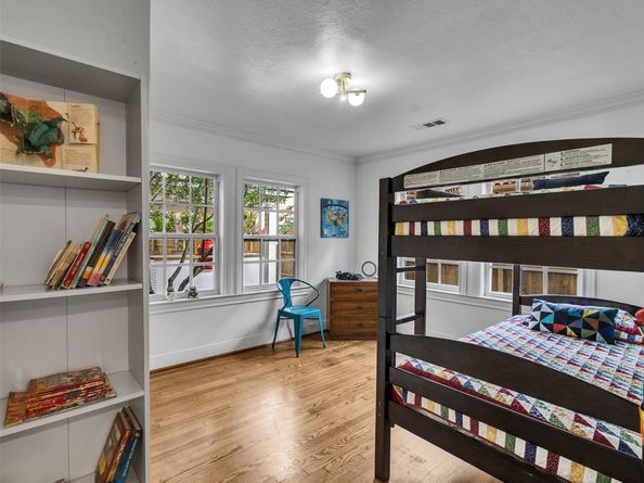 834 W 41st Street, Houston TX 77018