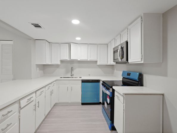 2212 Shadowdale Drive 358, Houston TX 77043