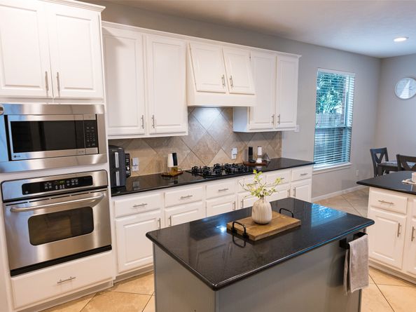 86 Oriel Oaks Circle, The Woodlands TX 77382