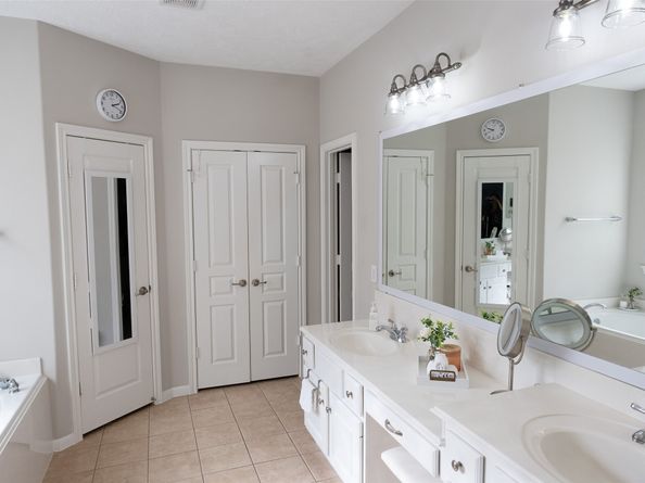 86 Oriel Oaks Circle, The Woodlands TX 77382